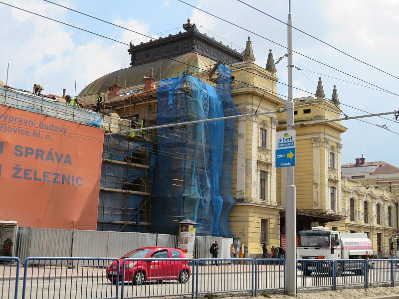 V Českých Budějovicích pokročila rekonstrukce vlakového nádraží, která vyjde Správu železnic na téměř sedm set milionů korun.