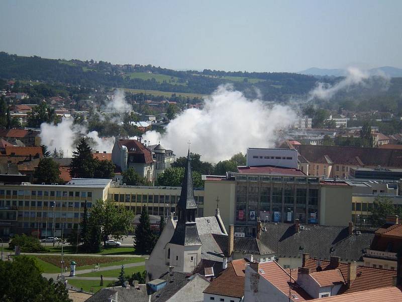 Krátce po výbuchu. Foceno z Černé věže.