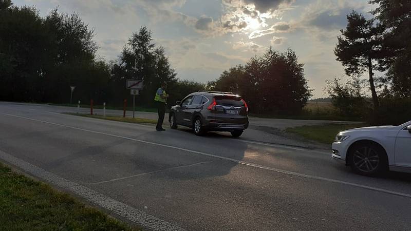 Nehoda dvou osobních aut nad Lišovem na I/34.