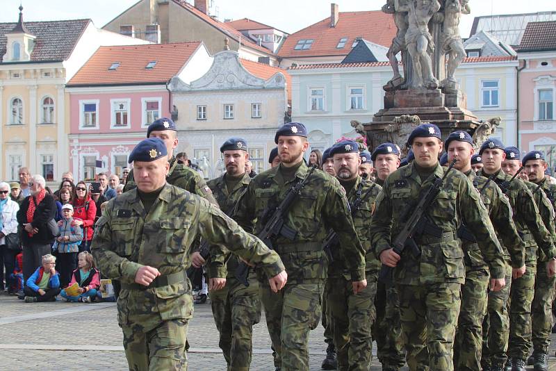 Slavnostní akt a položení věnců k pomníku T.G. Masaryka na českobudějovickém náměstí ke Dni vzniku samostatného československého státu.