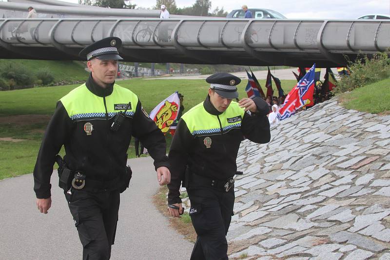 Fanouškové Motoru na tradičním pochodu k českobudějovickému zimnímu stadionu