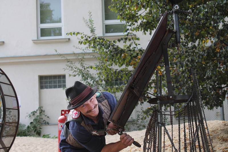 Maker Faire neboli přehlídka různých vynálezů přitáhla v sobotu od deseti hodin do českobudějovické "Žižkárny" davy návštěvníků.