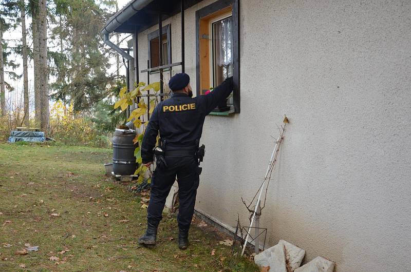 Policisté kontrolují rekreační oblasti, ale zabezpečení chat a chalup je na majitelích. Foto: Policie ČR