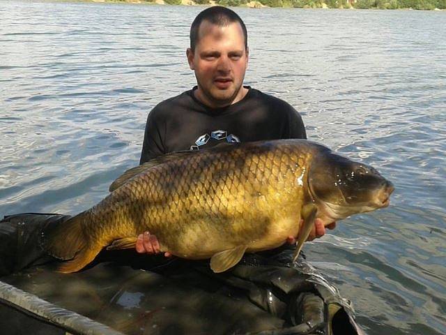 Ladislav Prokop z Hrdějovic ulovil v Lázních Toušeň kapra  (102 cm, 23,5 kg).