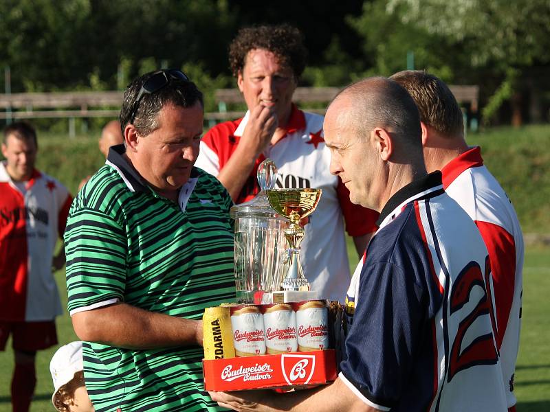 Fotbalisté SK Mladé "35" vyhráli 61. ročník memoriálu Antonína Hynka starých pánů. Ve finále porazili pořádající Slavii ČB 3:2.