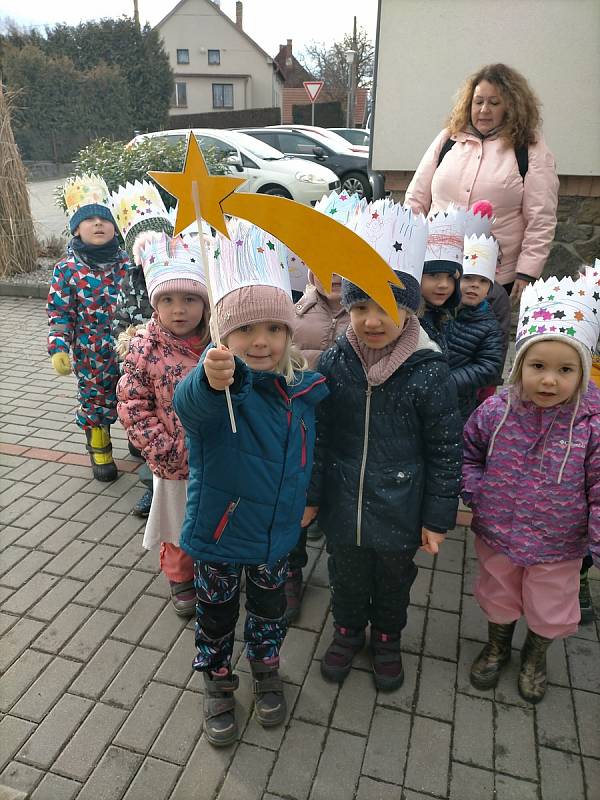 Děti z boršovské MŠ navštívily na Tři krále knihovnu i boršovský kostel