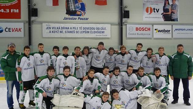 Mladí hokejisté jižních Čech ročníku 2000 vyhráli turnaj tří krajských výběrů v Pouzar aréně.
