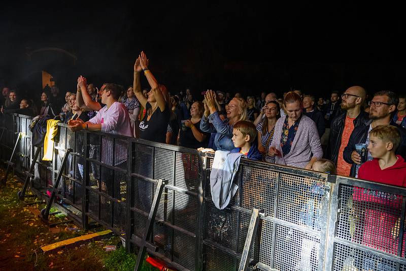 Koncert kapely Tata Bojs v Českém Krumlově si  návštěvníci jaksepatří užili. Foto: Pavel Sojka