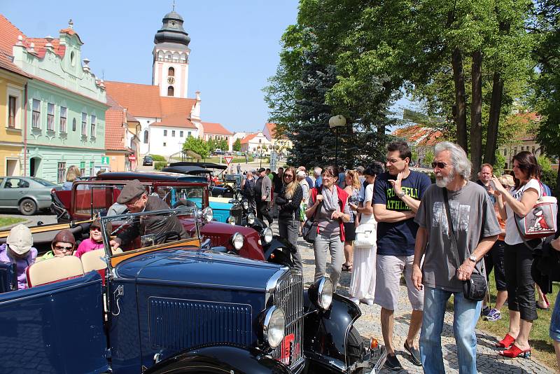 Již 48. ročník Rallye Křivonoska se jel v sobotu 5. května na trase Autokemp Křivonoska - Bechyně - Hluboká nad Vltavou.