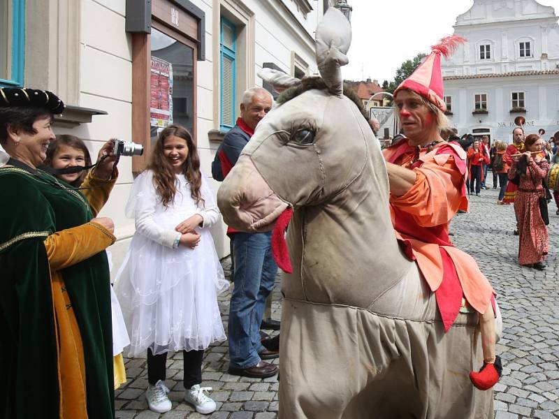 Slavnosti pětilisté růže v Českém Krumlově si připomněly 25. výročí obnovení jejich tradice. 