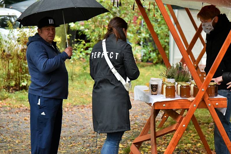 Farmářské trhy mohli lidé navštívit v Bedřichových sadech v Týně nad Vltavou.