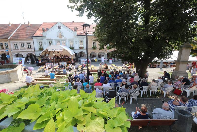 Žižkovo náměstí v Trhových Svinech zaplnily od pátku do neděle davy lidí, aby si poslechly Festival dechových hudeb Karla Valdaufa 2019.