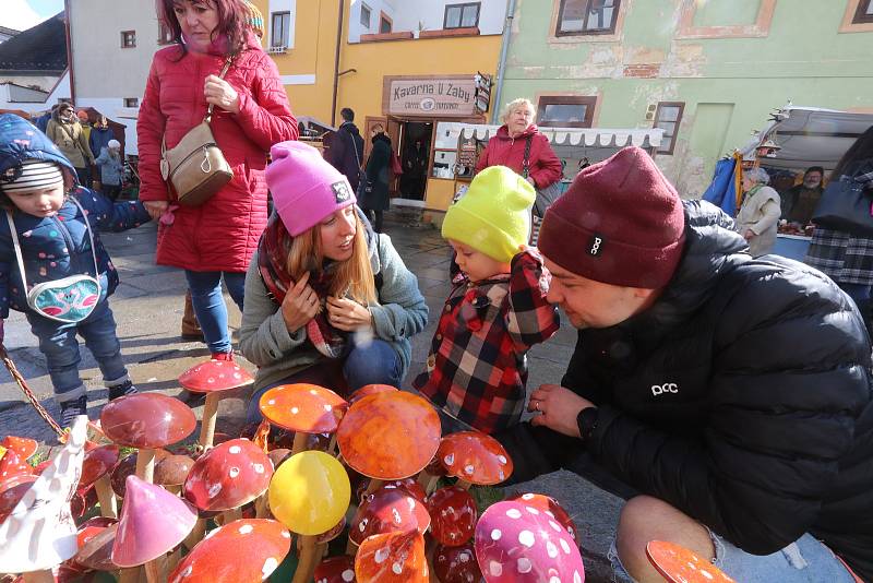 Velikonční trh na českobudějovickém Piaristickém náměstí a v Panské uličce.