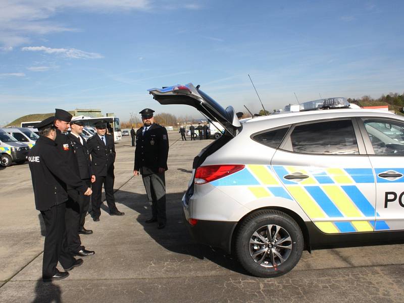 Policisté představili v pátek nové služební vozy.