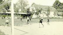 Fotbal. Žáci SK Olympie v akci, rok 1945.