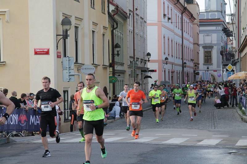 Závodníci Mattoni 1/2Maratonu 2016 v Českých Budějovicích.