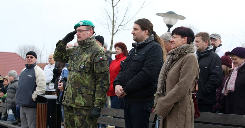 Letec RAF Václav Hořejší má v Ševětíně pamětní desku