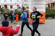 V neděli patřila Hluboká nad Vltavou sportovcům. Dopoledne vyběhli na 5 nebo 10 km dlouhou trať krosového běhu, odpoledne odstartoval canicrossový závod pro běžce se psy.