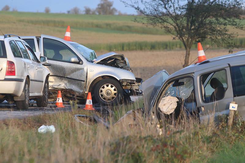 Nehoda mezi obcemi Kaliště a Zaliny  na Českobudějovicku si vyžádala čtyři těžce zraněné osoby.