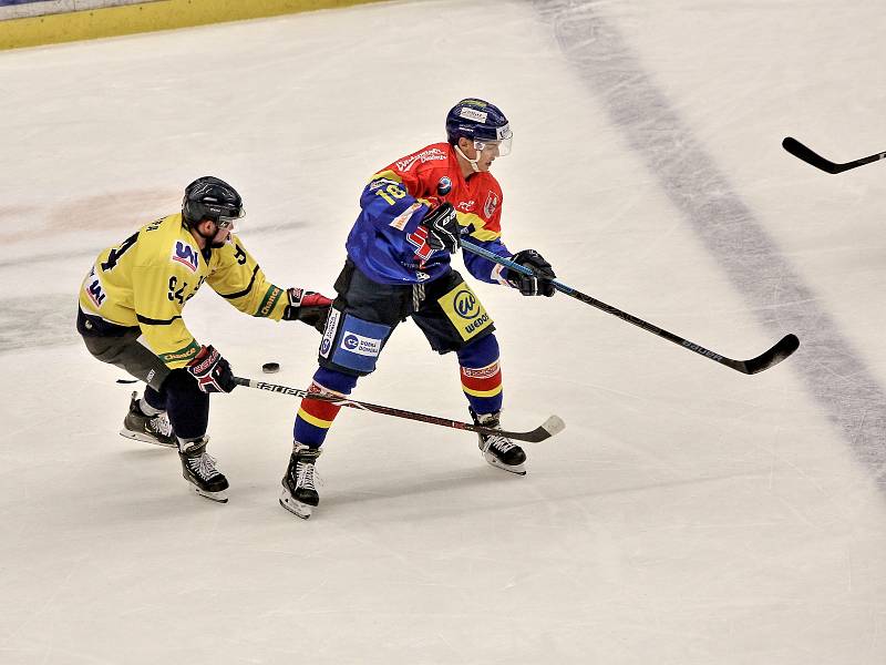 Motor hostil soupeře z Ústí nad Labem.