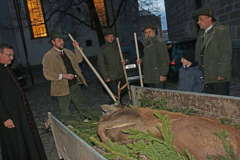 V Českých Budějovicích se v sobotu podvečer konala děkovná mše k poctě svatého Huberta patrona lesníků a lovců.