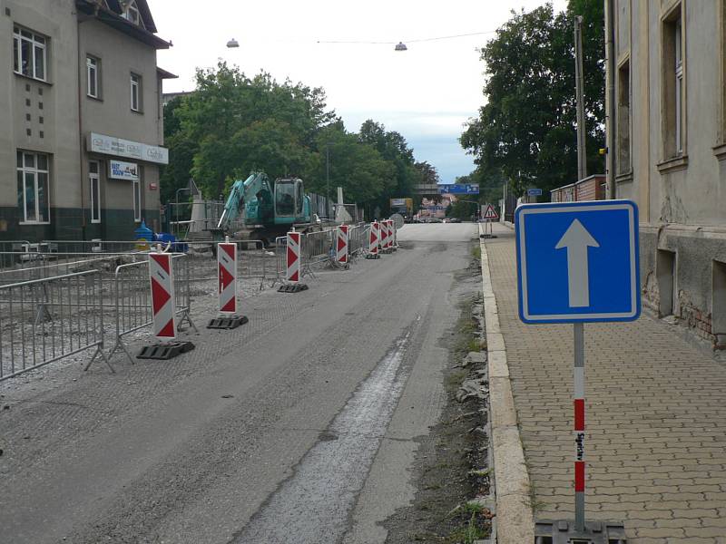 Rekonstrukce Mánesovy ulice v Českých Budějovicích. Konec července 2019.