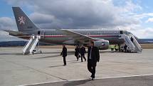 Vládní speciál Airbus A-319 s delegacemi ministrů zahraničních věcí EU přistál v 11 hodin 28 minut .