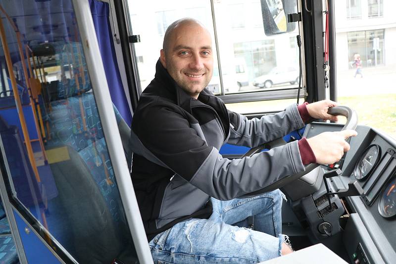 Poslední jízda autobusu Karosa číslo 18 v Českých Budějovicích. Na snímku s řidičem Matyášem Palkovičem.