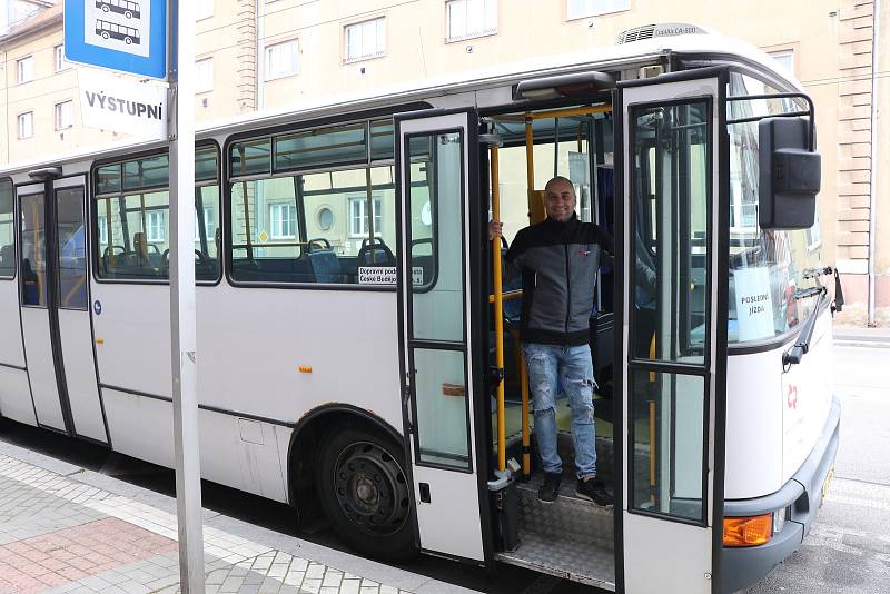 Poslední jízda autobusu Karosa číslo 18 v Českých Budějovicích. Na snímku s řidičem Matyášem Palkovičem.