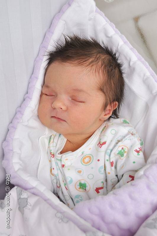 Sofie Borková , Stožice. Rodiče Ivana a Filip Borkovi mají další dcerku. Narodila se 20.6.2022 ve 22.27 hodin, její váha byla 3750 g. Malá Sofie má doma sestřičku Violu (2).