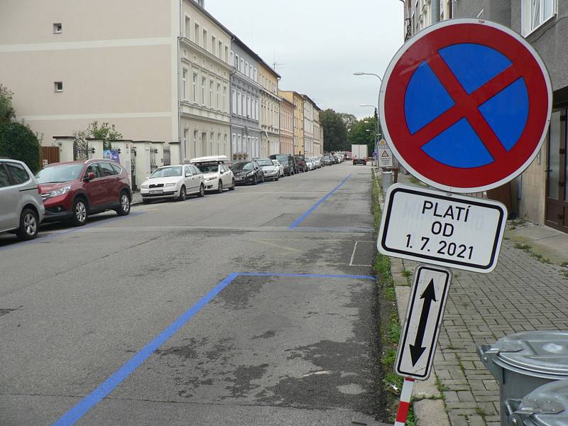 V Českých Budějovicích se parkovací systém s modrými zónami rozšiřuje o další ulice. Tentokrát zhruba mezi Novohradskou, Mánesovou, řekou Vltavou a Papírenskou. Nové plochy začnou fungovat v závěru roku 2021.