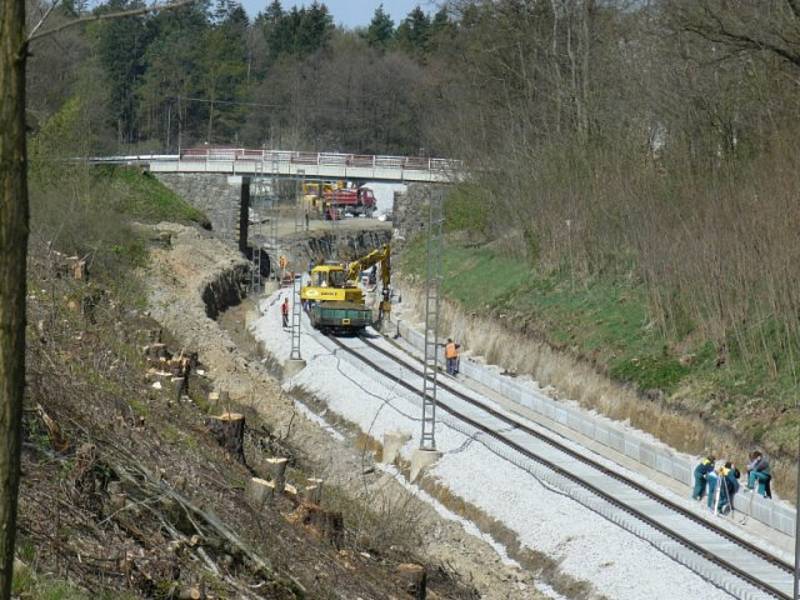 Nedávná rekonstrukce tratě Č. Budějovice - Č. Velenice.