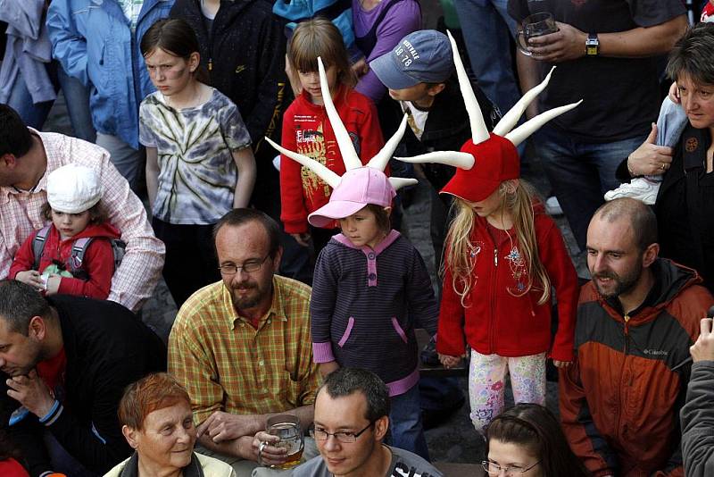 Mezinárodní divadelní festival Na prahu pořádaný loutkohrou Jihočeského divadla.  Kašpárek v rohlíku 2 ve dvoře domu U Beránka