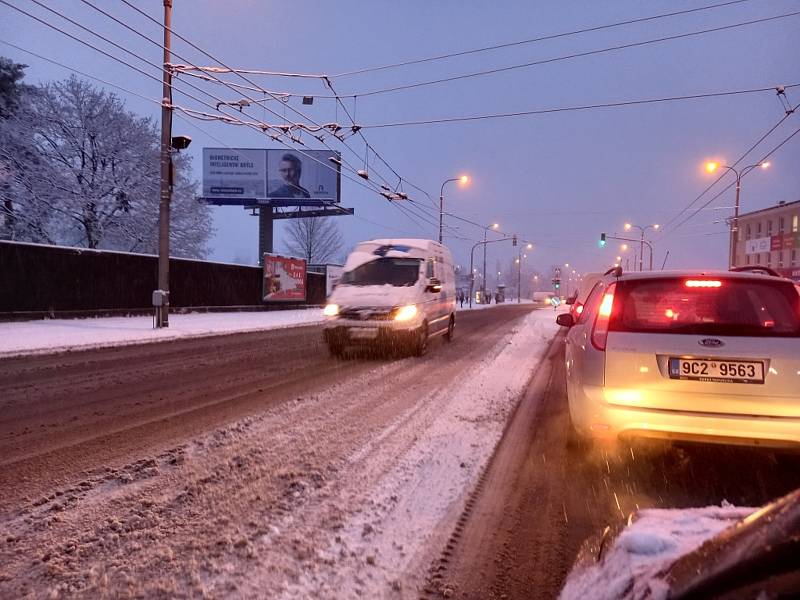 Zasněžené Budějovice ve čtvrtek 9. prosince 2021 ráno.