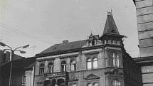 Detail bývalé Živnostenské banky. Foto ze sbírky fotografií a pohlednic Jiřího Dvořáka poskytl Státní okresní archiv České Budějovice.
