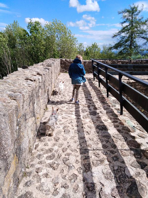 Hrad Landštejn své brány otevřel už 11. května, k výletům láká hlavně za pěkného počasí.