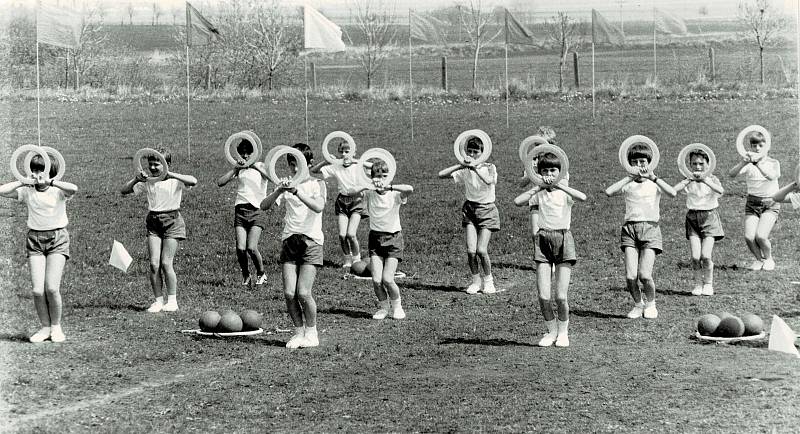 Spartakiáda v roce 1980. Nácvik mladších žáků.