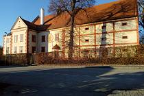 Projděte se kolem Trocnova, můžete se podívat do Ostrolovského Újezdu k zámku.