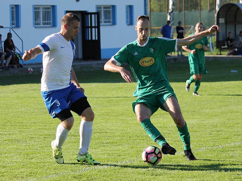 Fotbalisté Dolního Bukovska zdolali v sobotu Mladou Vožici 2:0 (2:0), skórovali Zahradník a Klika.