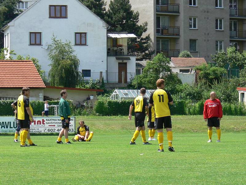 Již 55. ročník Hynkova memoriálu vyhráli u Malého jezu staří páni Slavie České Budějovice.  