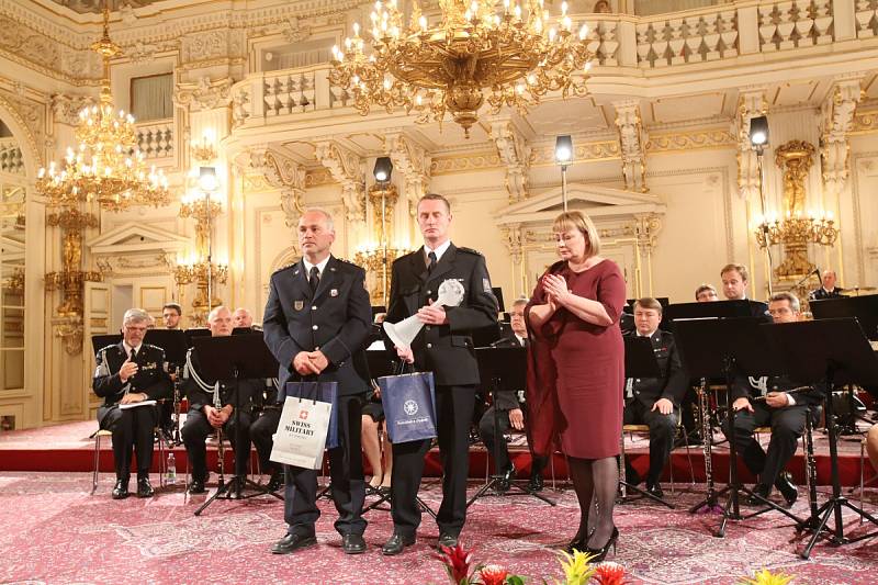 Na Pražském hradě vyznamenali jihočeské policisty oceněním Policista roku 2016