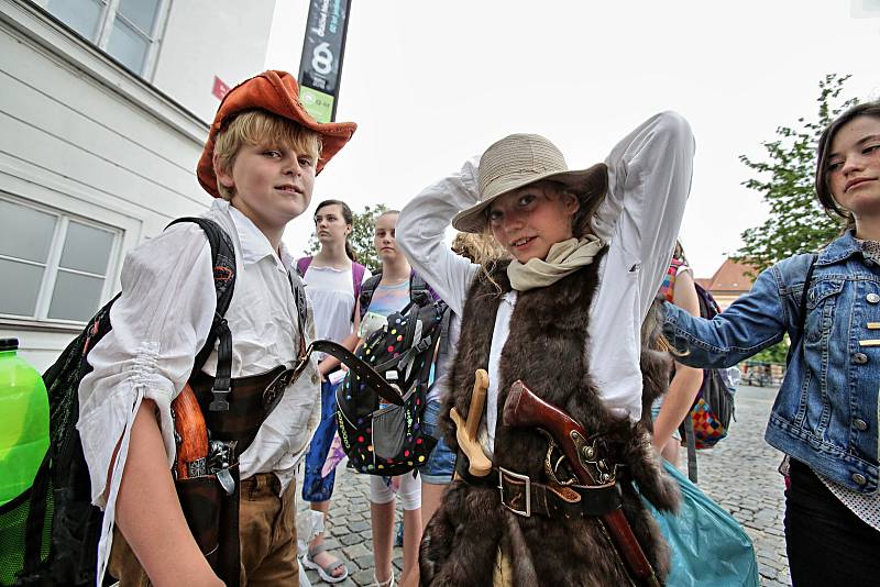 Už třetí ročník pouliční slavnosti Posousedsku zaplnil centrum města divadlem, dětmi a úsměvy.