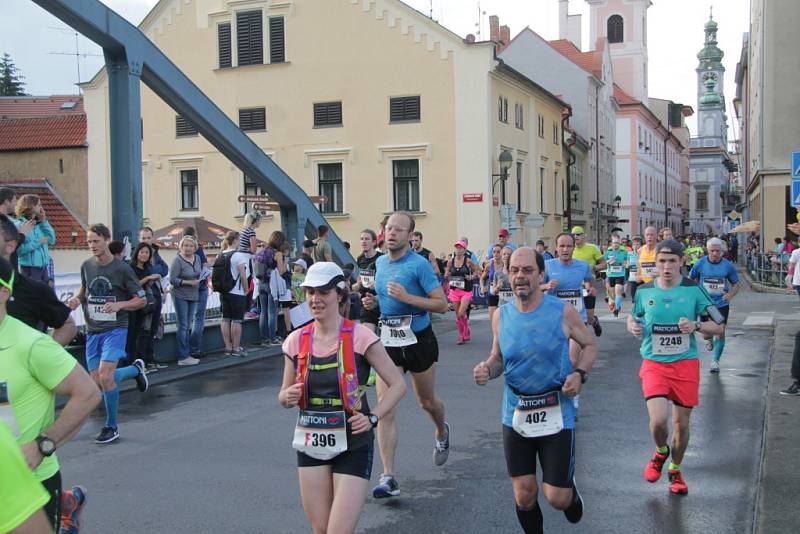 Závodníci Mattoni 1/2Maratonu 2016 v Českých Budějovicích.