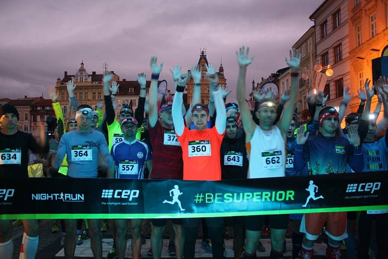 S baterkami vyrazili na trať účastníci nočního závodu Night Run, který se po roce opět vrátil do Českých Budějovic. Pro zdatnější běžce byla připravena desetikilometrová trasa. Kdo si na ni netroufl, mohl běžet pět kilometrů.