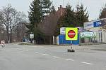 Aktuální uzavírky v Českých Budějovicích se týkají například Plavské ulice nebo Rudolfovské ulice (na snímku). Omezení čeká od 14. března také ulici U Malše.