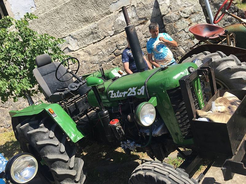 Traktor Paráda ve slovenském Hrušově ukázala nádherné veterány na náročné trati.