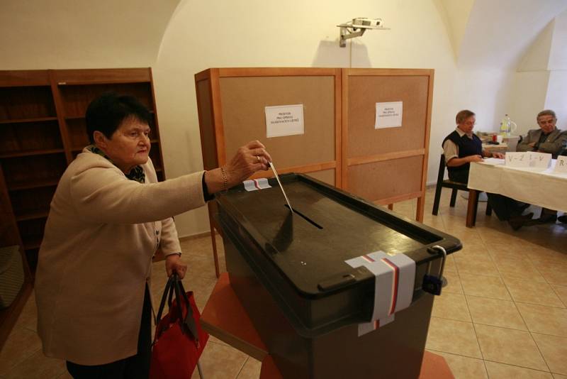 Volební místnost v budově muzea v Týně nad Vltavou.