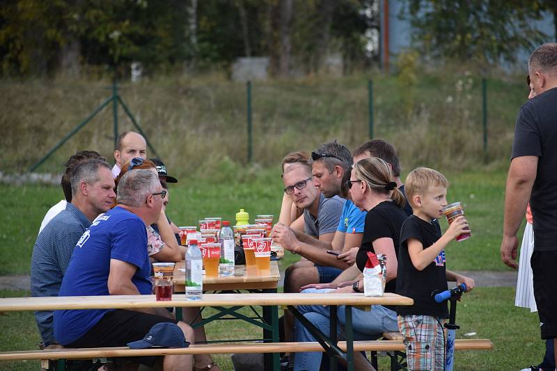 Osmička týmů se ve středu utkala na hřišti Jihočeské univerzity v prvním ročníku Zaměstnanecké ligy Deníku.