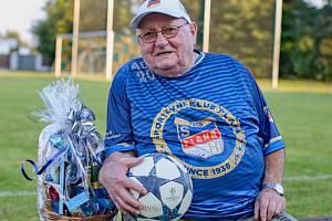 Ve věku 83 let zemřel bývalý hráč a sekretář SK Planá Jiří Hošna. Poslední rozloučení s ním bude ve čtvrtek ve 12 hod. na hřbitově sv. Otylie v Č. Budějovicích.