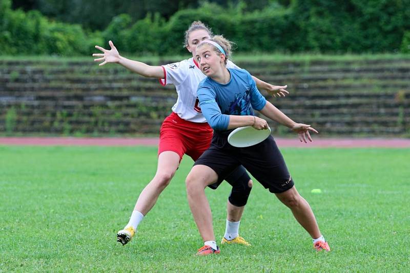 V Českých Budějovicích se 11. a 12. září uskuteční mistrovství republiky ve frisbee, hře s létajícím talířem (diskem). Na snímku nedávný Princess Cup pořádaný budějovickým týmem 3SB.